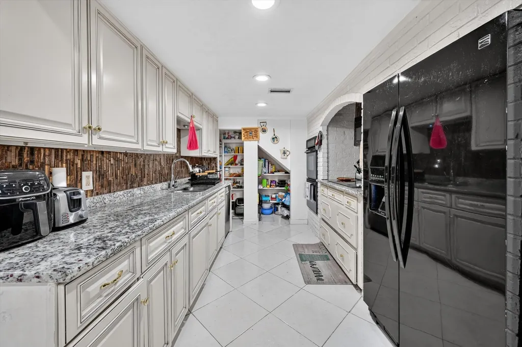 5716 Maryview Terrace Haltom City TX 76117