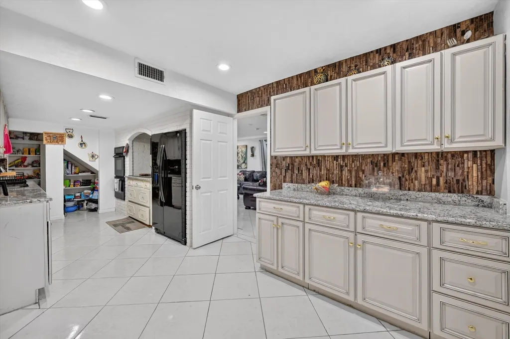5716 Maryview Terrace Haltom City TX 76117