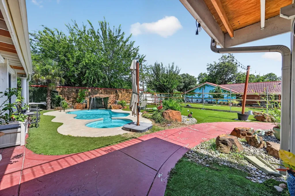 5716 Maryview Terrace Haltom City TX 76117
