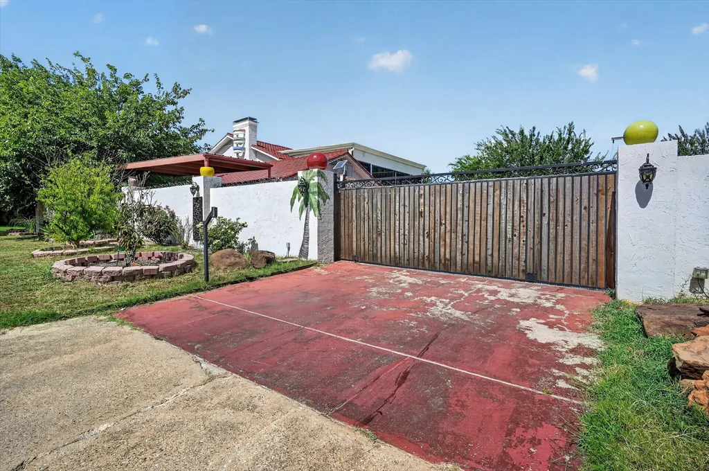 5716 Maryview Terrace Haltom City TX 76117