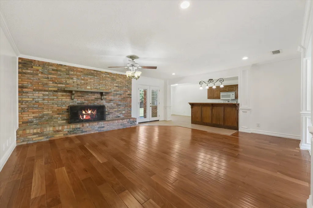 718 Ridgecrest Circle Denton TX 76205