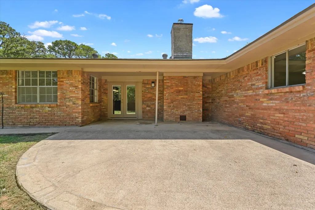 718 Ridgecrest Circle Denton TX 76205
