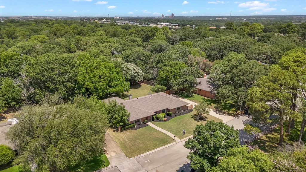 718 Ridgecrest Circle Denton TX 76205