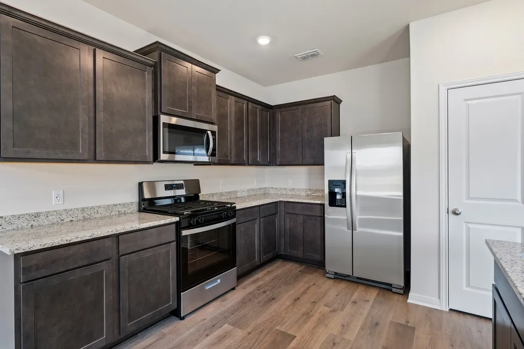 8433 White Wolf Trail Ponder TX 76259