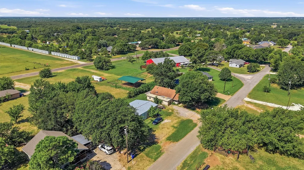 538 W Hughes Street Collinsville TX 76233