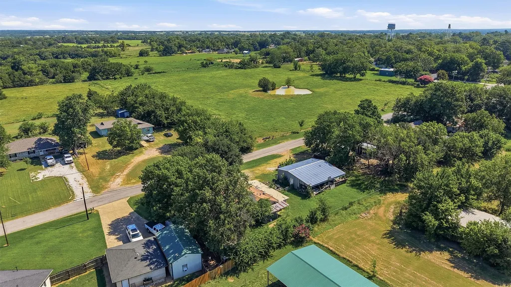538 W Hughes Street Collinsville TX 76233