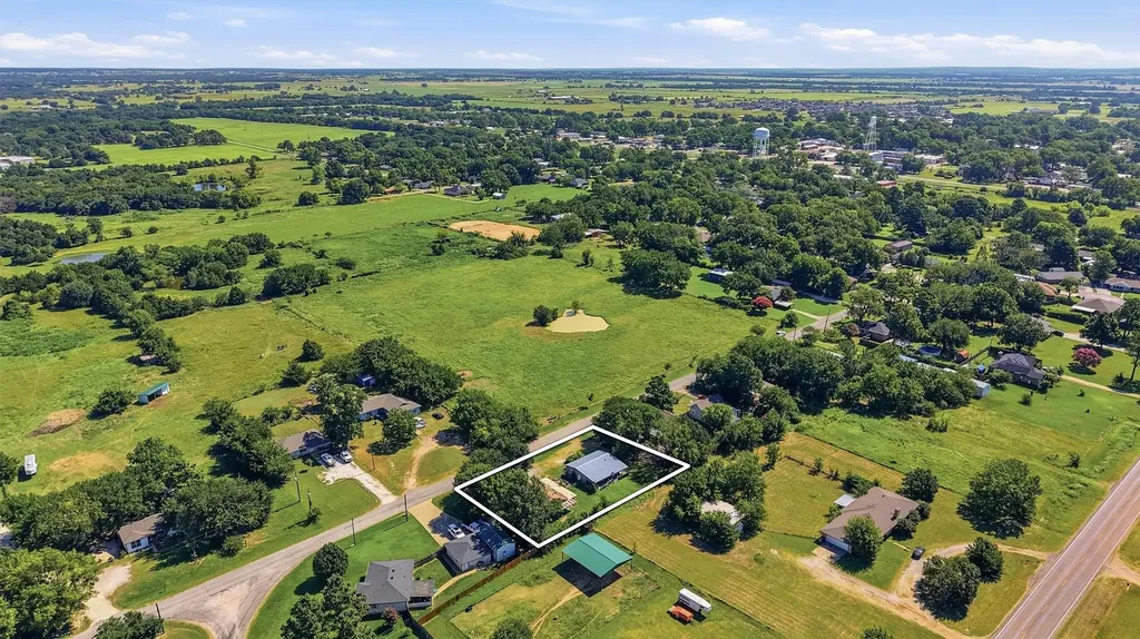 538 W Hughes Street Collinsville TX 76233