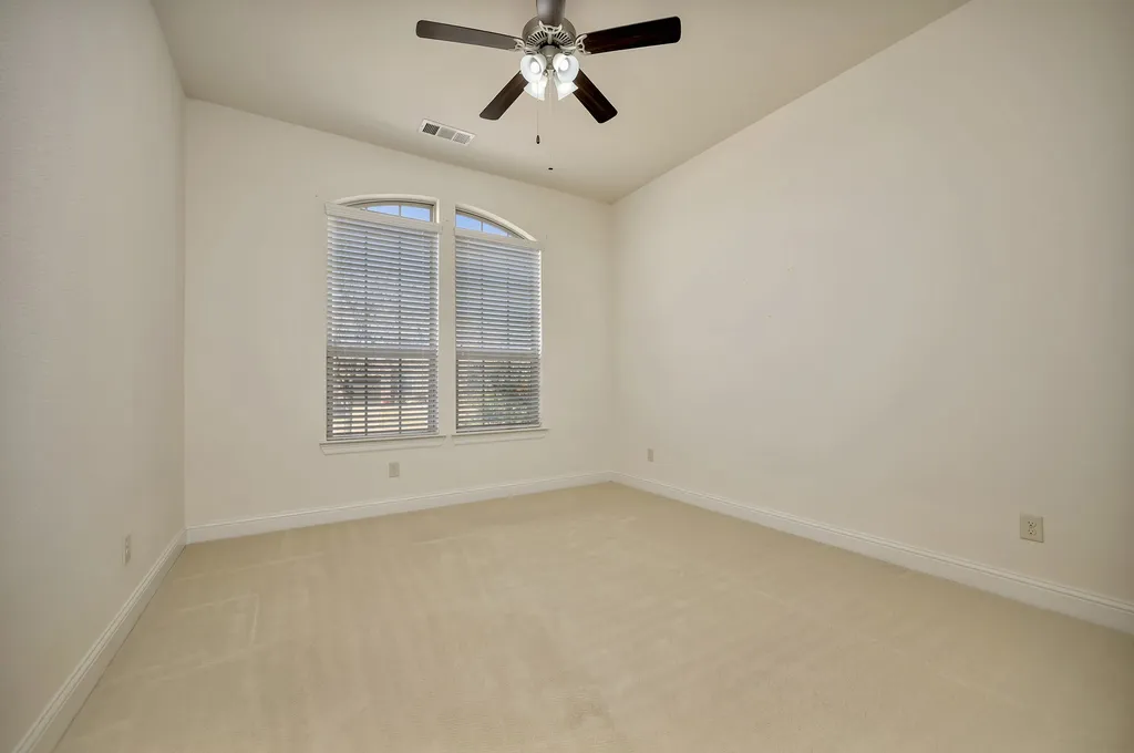 1052 Highpoint Way Roanoke TX 76262