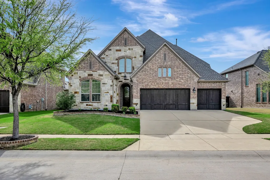 1052 Highpoint Way Roanoke TX 76262