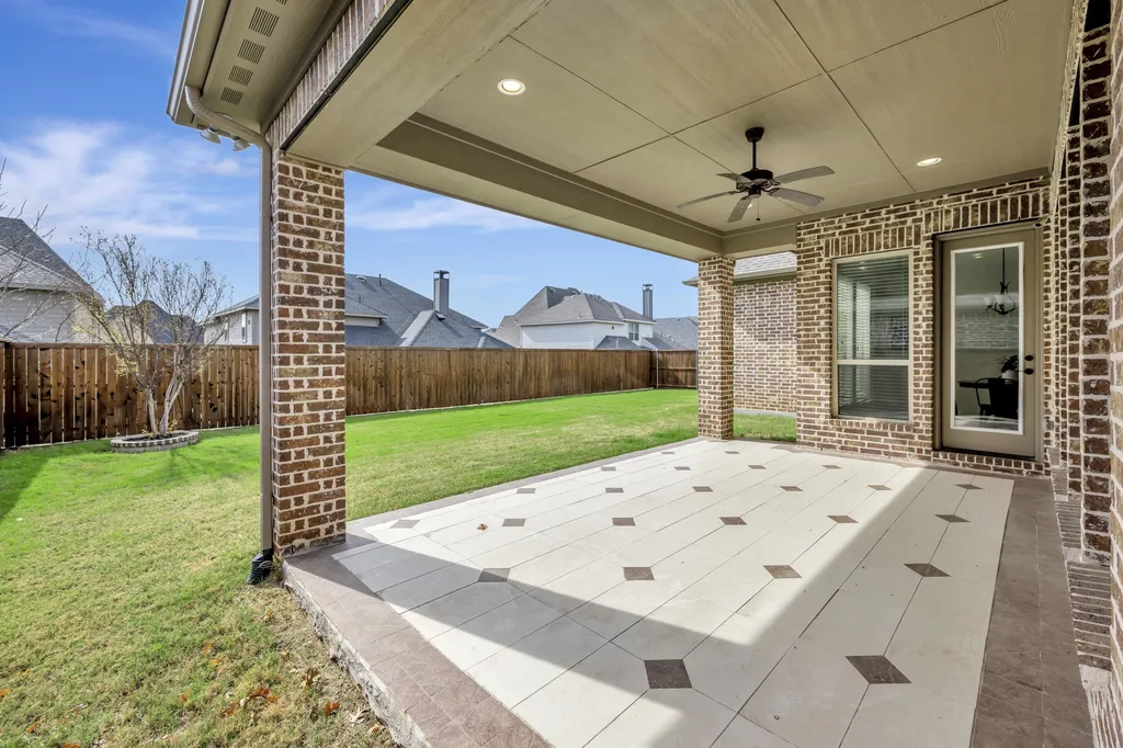 1052 Highpoint Way Roanoke TX 76262