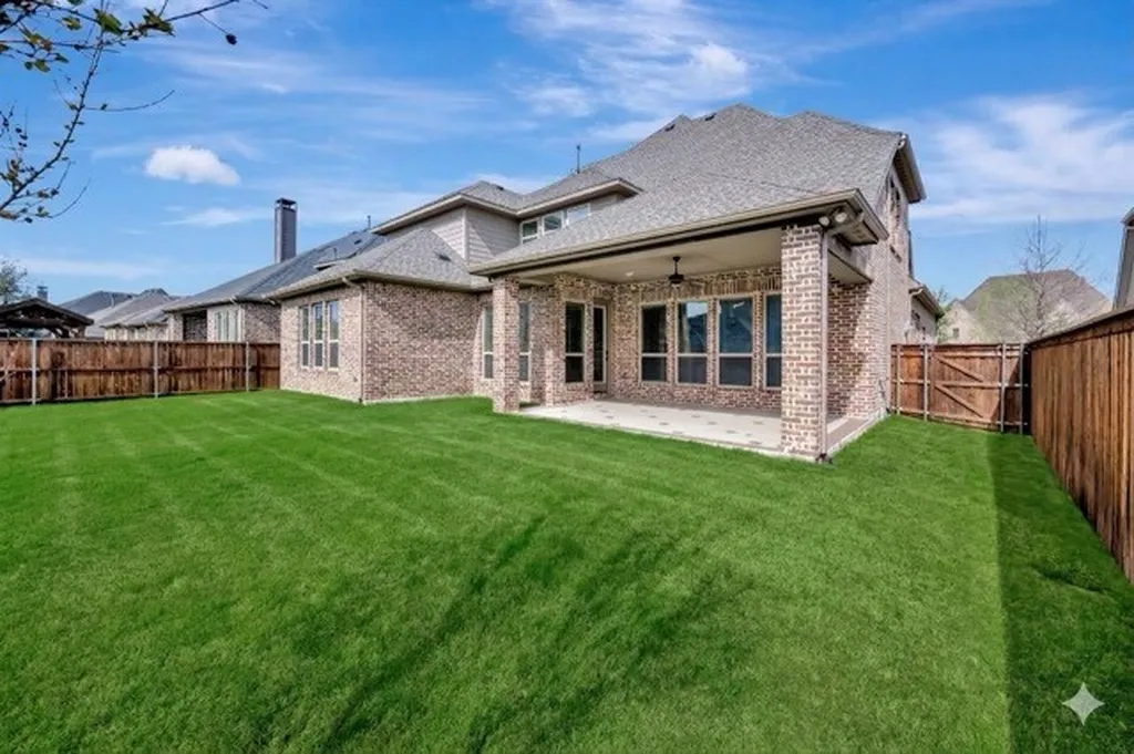 1052 Highpoint Way Roanoke TX 76262