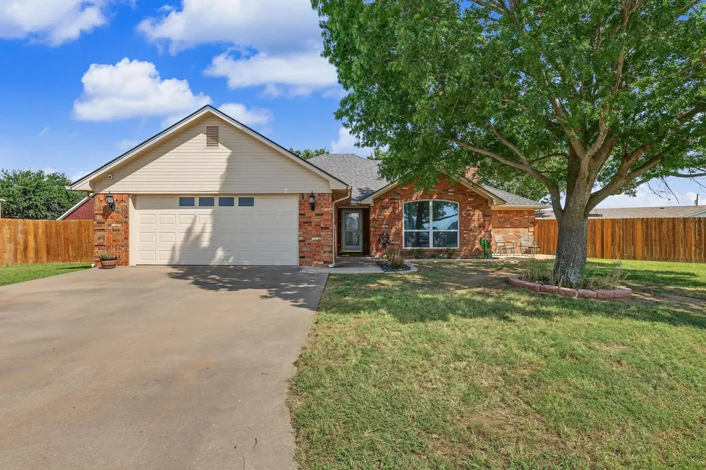 202 Daniel Court Collinsville TX 76233