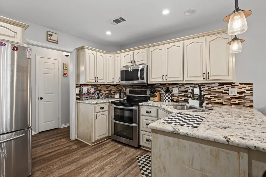 202 Daniel Court Collinsville TX 76233