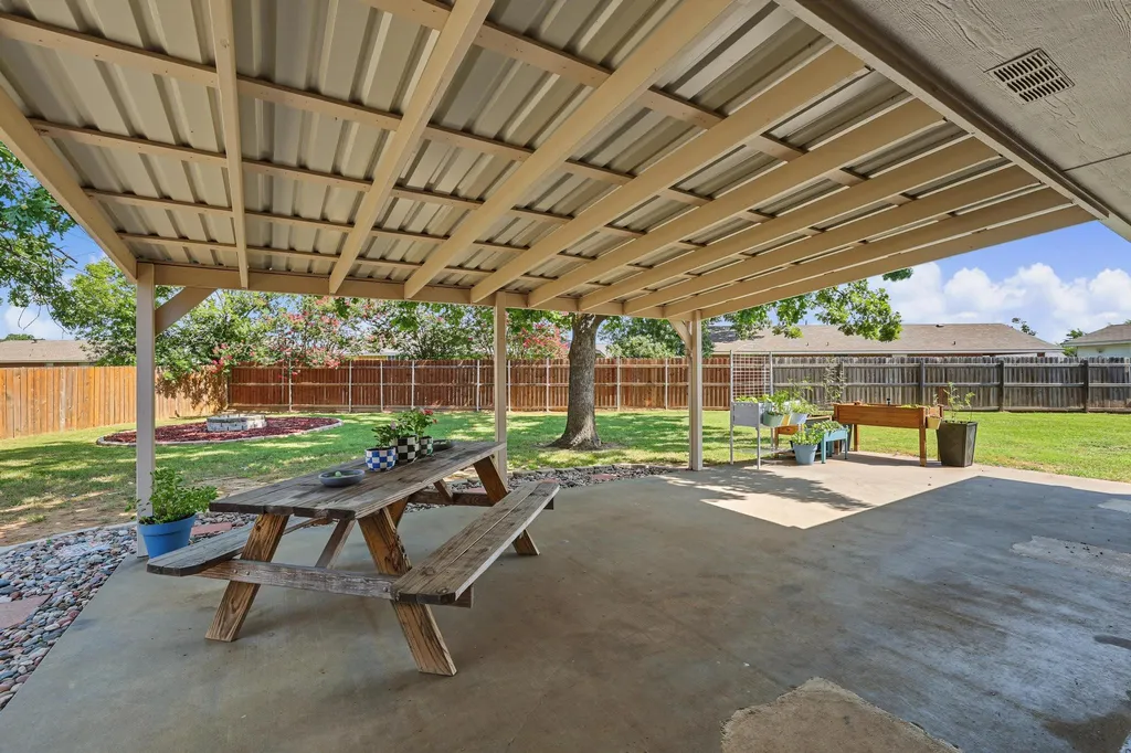 202 Daniel Court Collinsville TX 76233