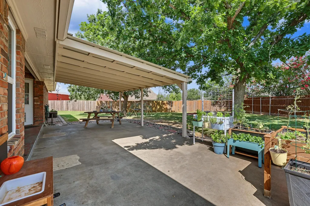 202 Daniel Court Collinsville TX 76233