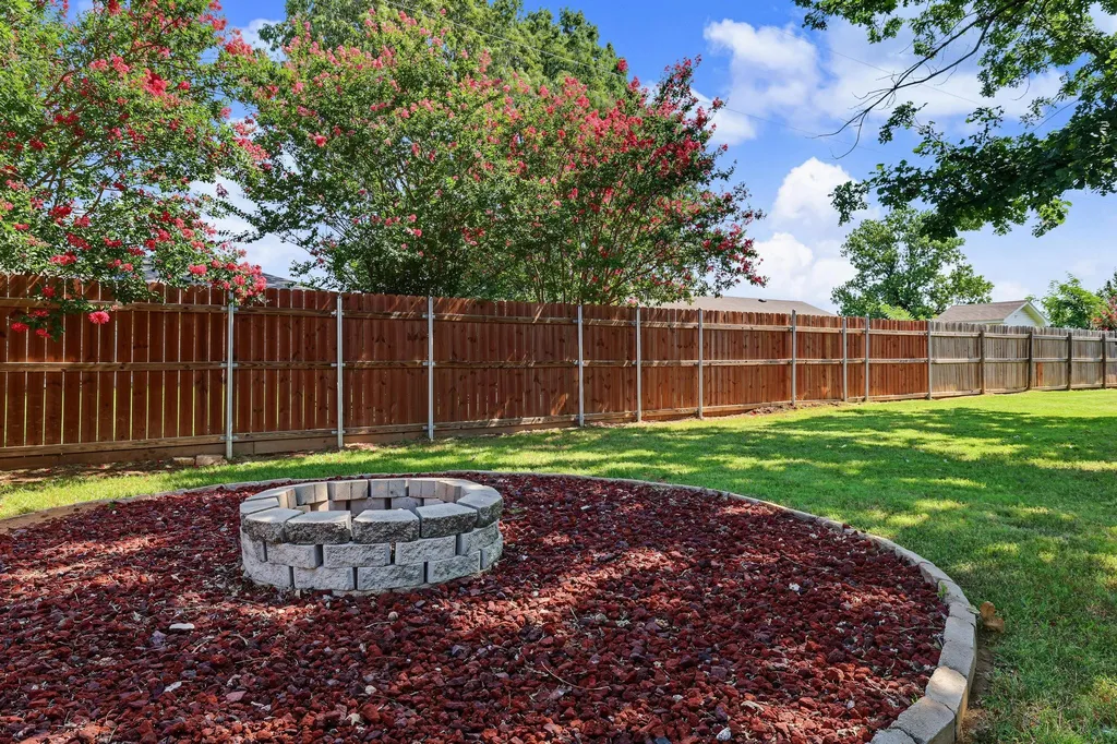 202 Daniel Court Collinsville TX 76233