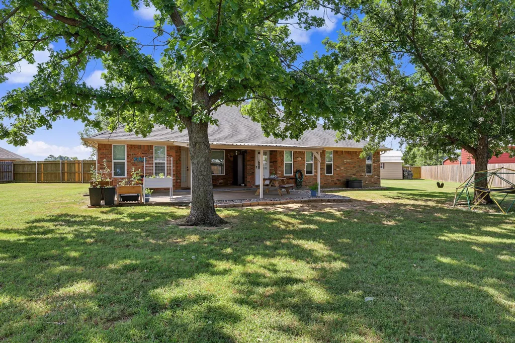 202 Daniel Court Collinsville TX 76233