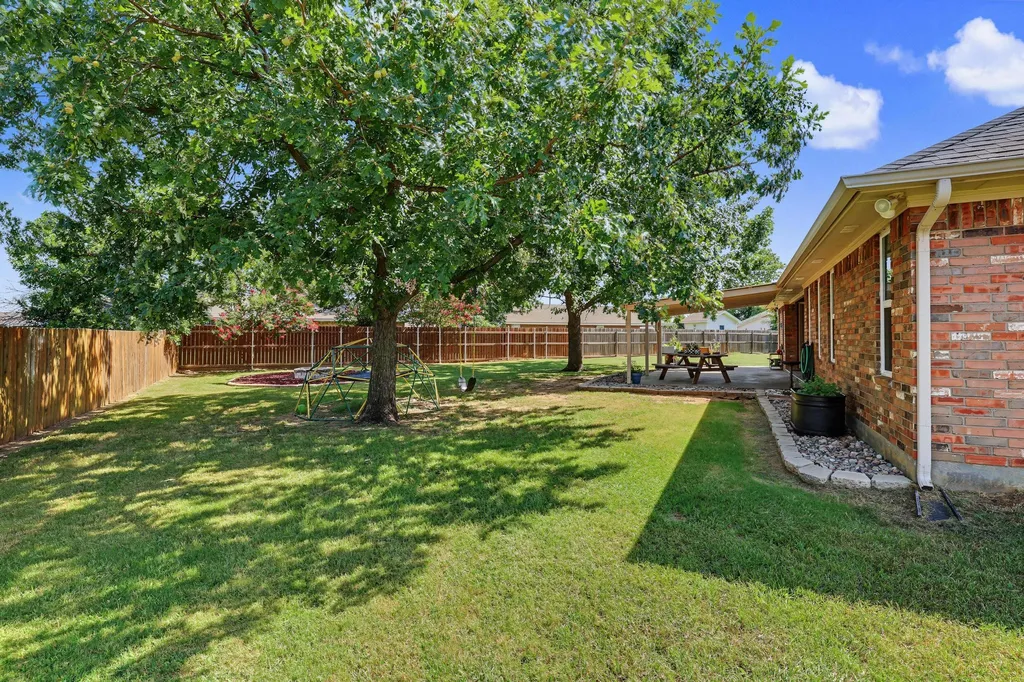202 Daniel Court Collinsville TX 76233