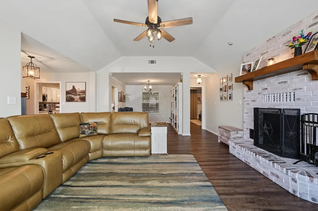202 Daniel Court Collinsville TX 76233