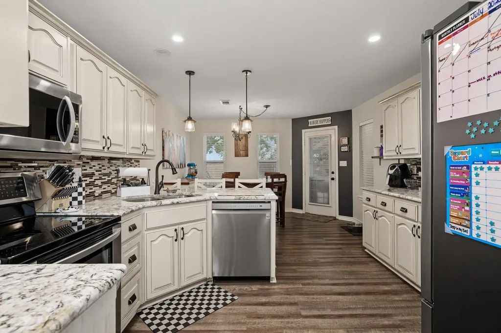 202 Daniel Court Collinsville TX 76233