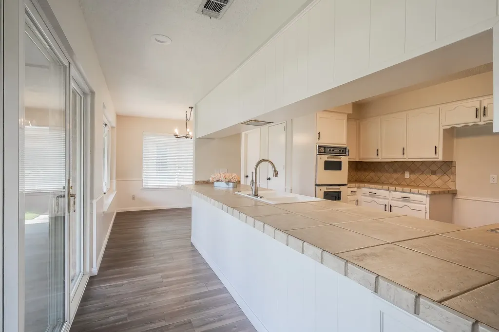 1100 Purdue Drive Arlington TX 76012