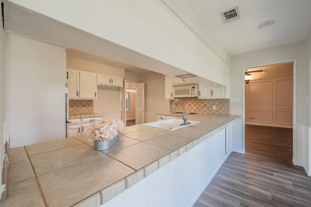 1100 Purdue Drive Arlington TX 76012