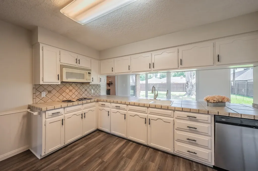 1100 Purdue Drive Arlington TX 76012