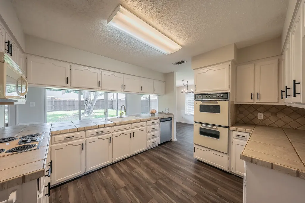 1100 Purdue Drive Arlington TX 76012