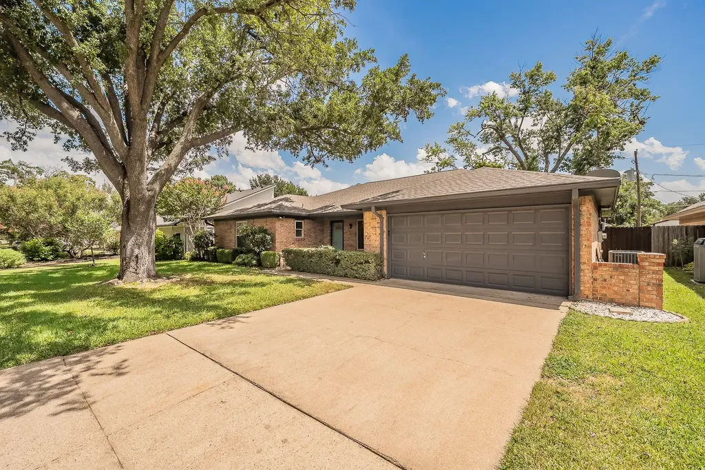 1100 Purdue Drive Arlington TX 76012