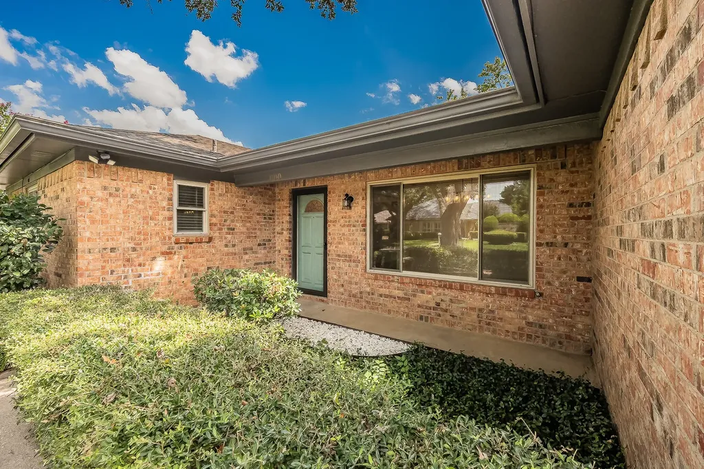 1100 Purdue Drive Arlington TX 76012