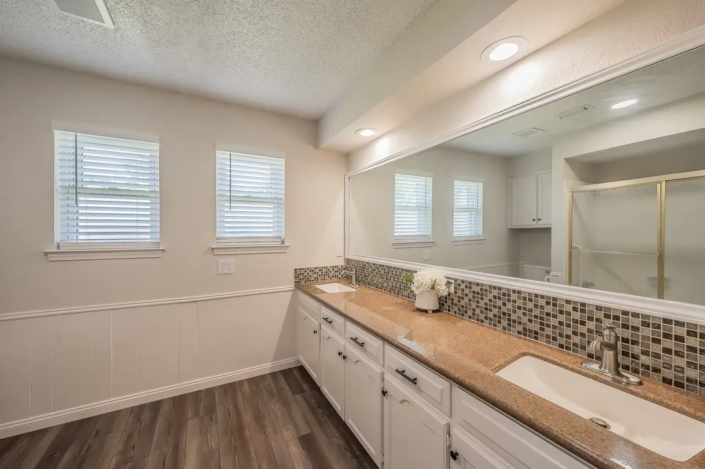 1100 Purdue Drive Arlington TX 76012