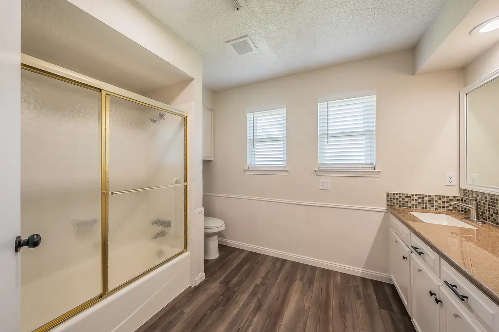 1100 Purdue Drive Arlington TX 76012