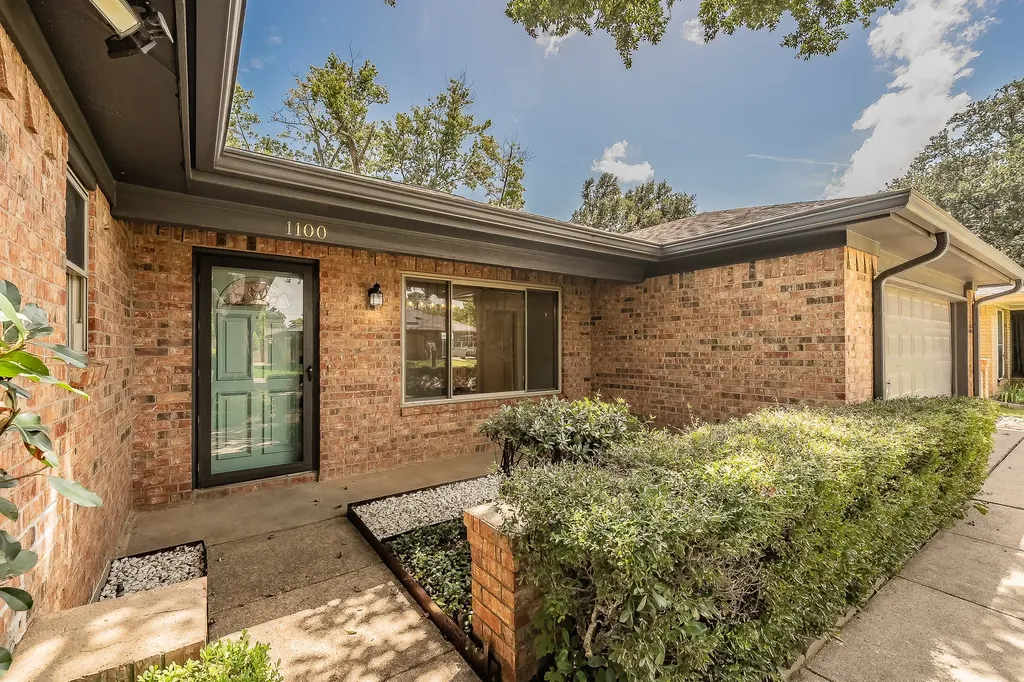 1100 Purdue Drive Arlington TX 76012
