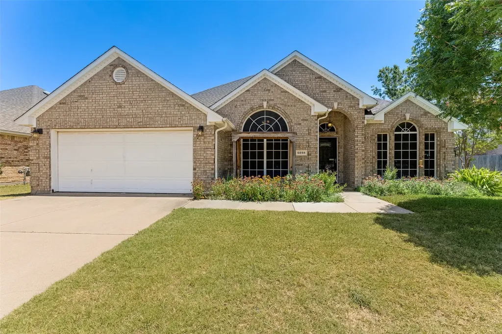 5856 Echo Bluff Drive Haltom City TX 76137