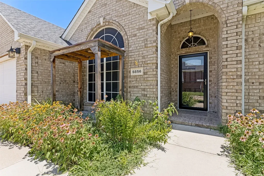 5856 Echo Bluff Drive Haltom City TX 76137
