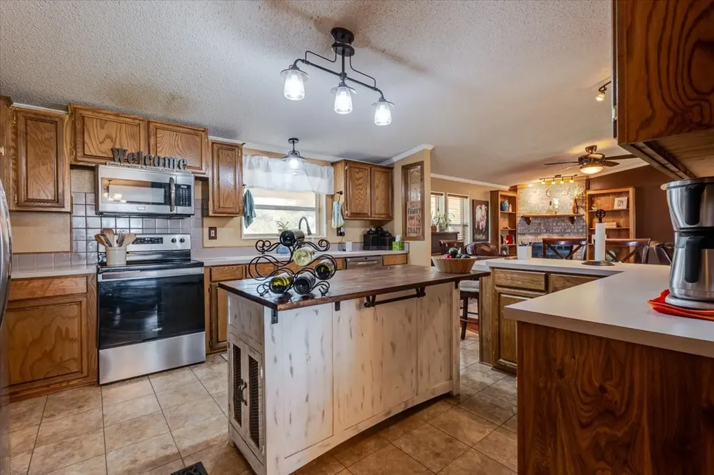 3637 Highway 281 N Jacksboro TX 76458