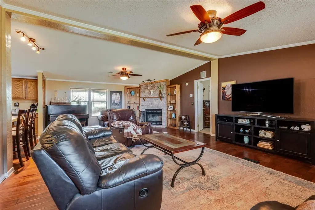 3637 Highway 281 N Jacksboro TX 76458