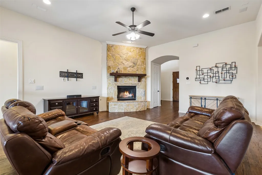 7705 Glenmere Trail Sachse TX 75048