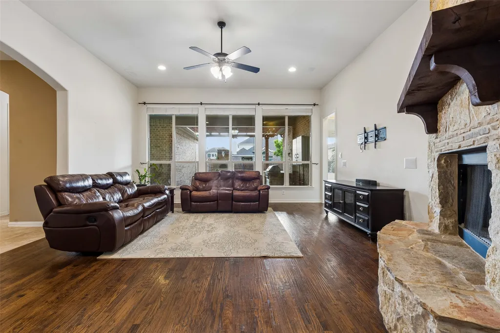 7705 Glenmere Trail Sachse TX 75048