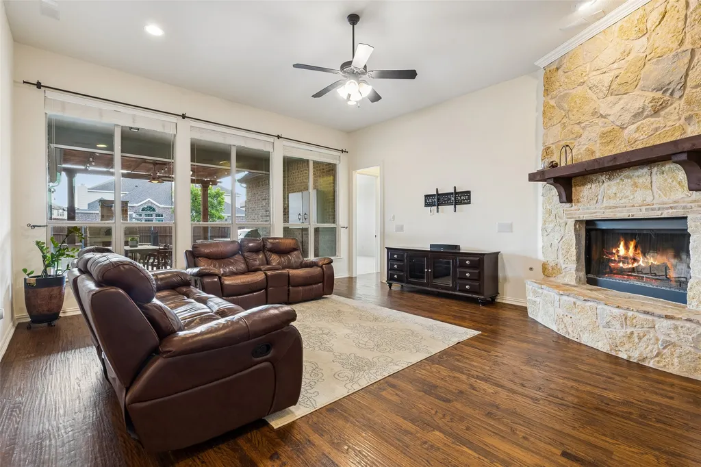 7705 Glenmere Trail Sachse TX 75048