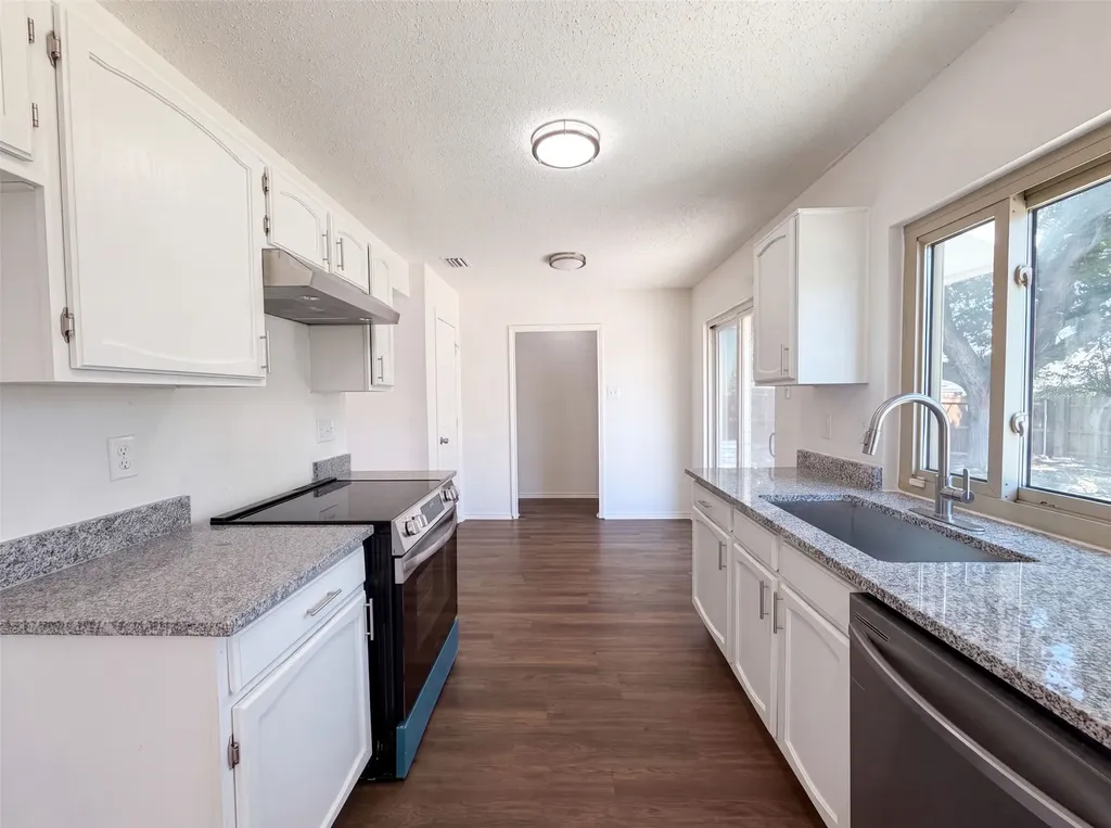 220 Creekwood Lane Fort Worth TX 76134