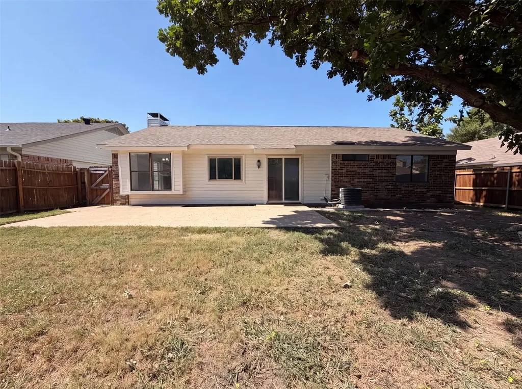 220 Creekwood Lane Fort Worth TX 76134
