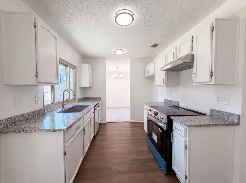 220 Creekwood Lane Fort Worth TX 76134