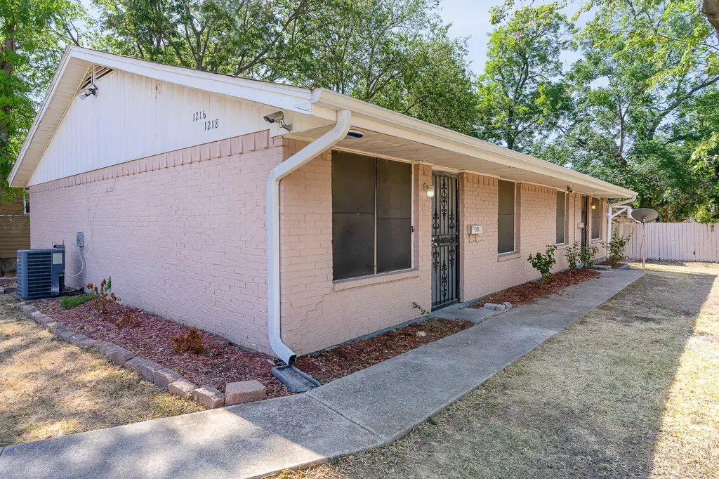 1216 E Baltimore Avenue Fort Worth TX 76104