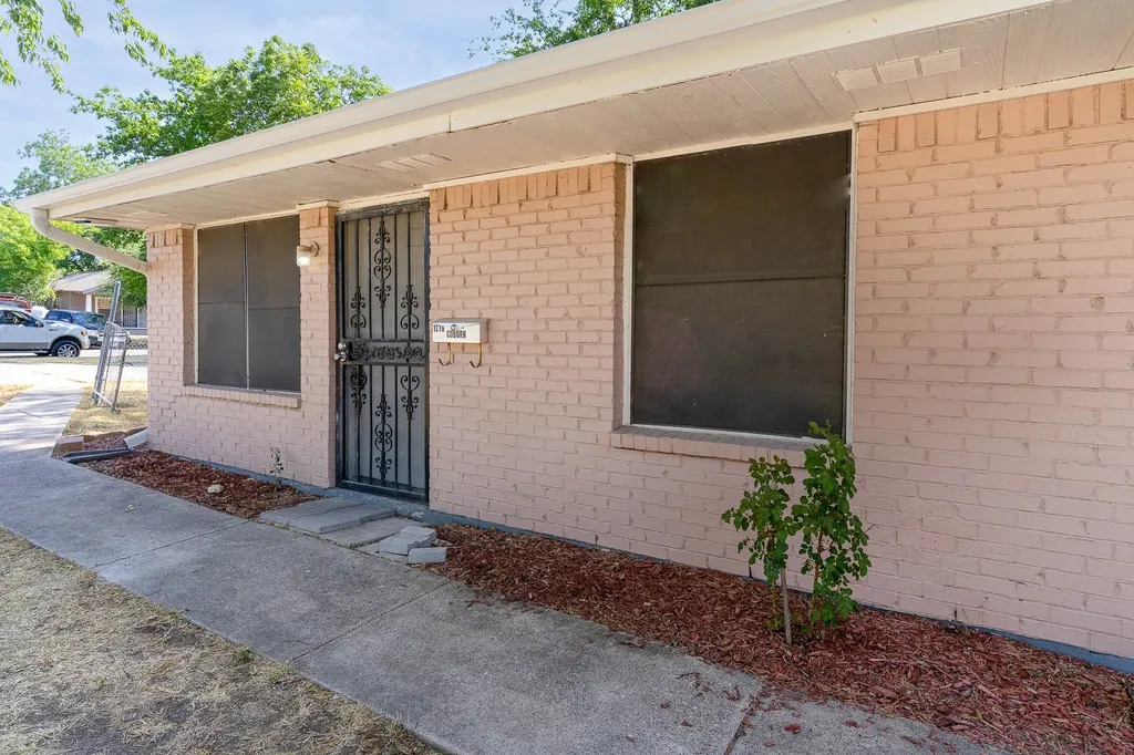 1216 E Baltimore Avenue Fort Worth TX 76104