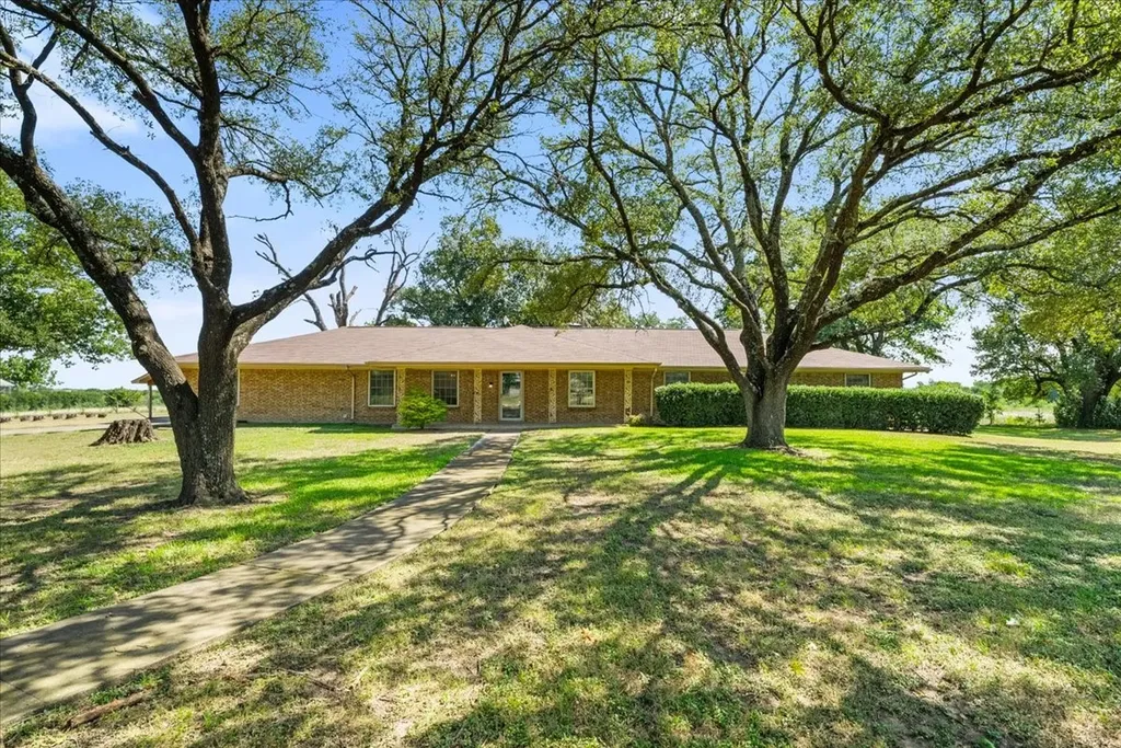 1642 NW County Road 1040 Corsicana TX 75110