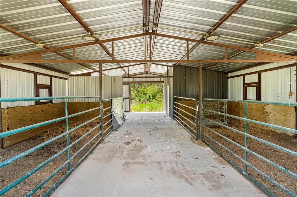 1642 NW County Road 1040 Corsicana TX 75110
