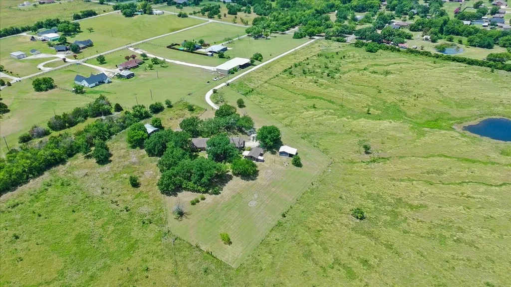 1642 NW County Road 1040 Corsicana TX 75110