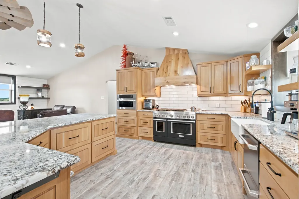196 Story Road Perrin TX 76486