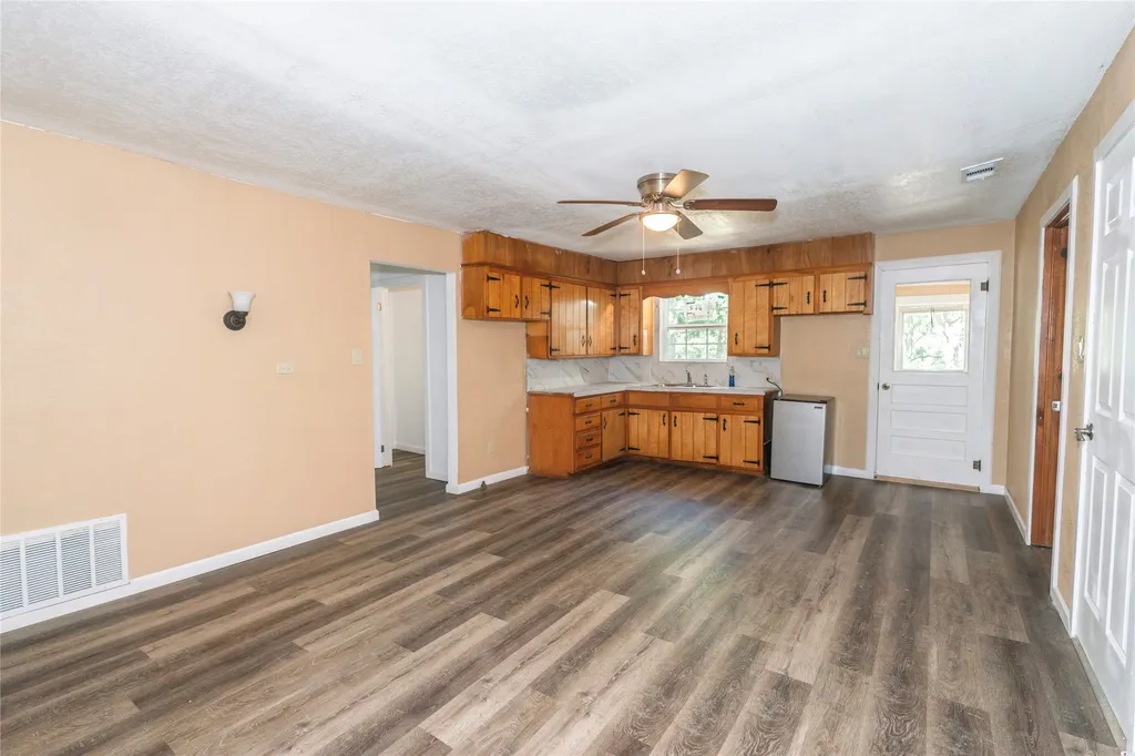 304 Jack Grace Hill Road Bowie TX 76230
